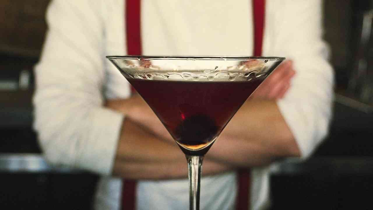 Classic Bourbon Manhattan — Timeless Whiskey Elegance - Drinks